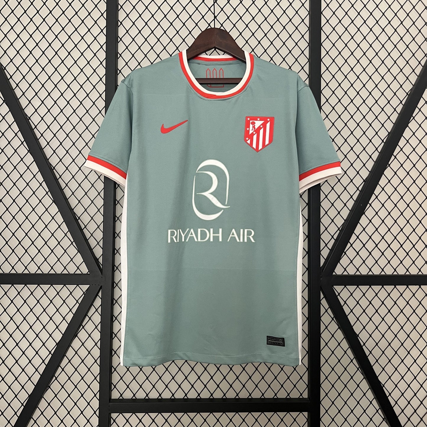 Atletico Madrid 2024/25 away shirt