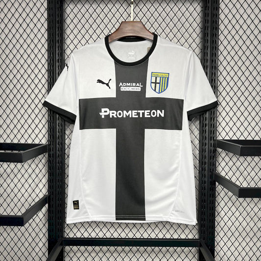 Camisa titular do Parma 2024/25